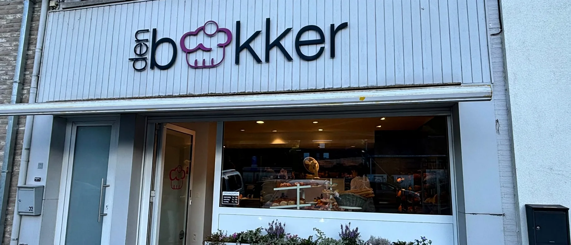 De winkel van Den bakker in Stationsstraat 32